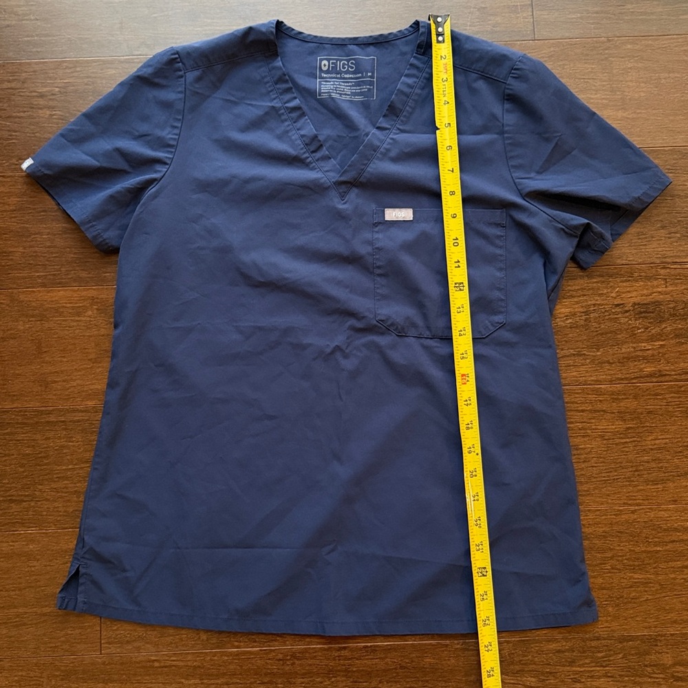 FIGS Catarina Scrub Top Navy Blue One Pocket V-Neck Technical Womens Size M - Picture 5 of 6